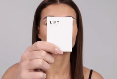 Modell som påfører Step 1 - Lift på vippene